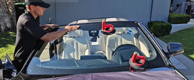 Windshield Leander Pros mobile technician repairing windshield on-site in Leander TX neighbourhood